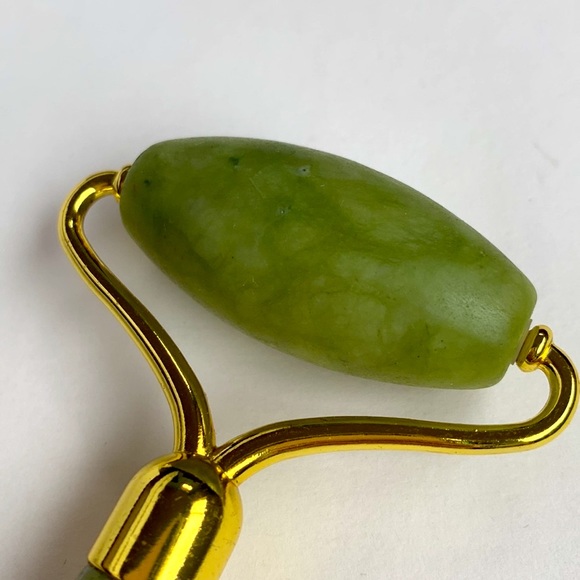 Jade Face Roller Calming & Immunity Boosting - Picture 3 of 7